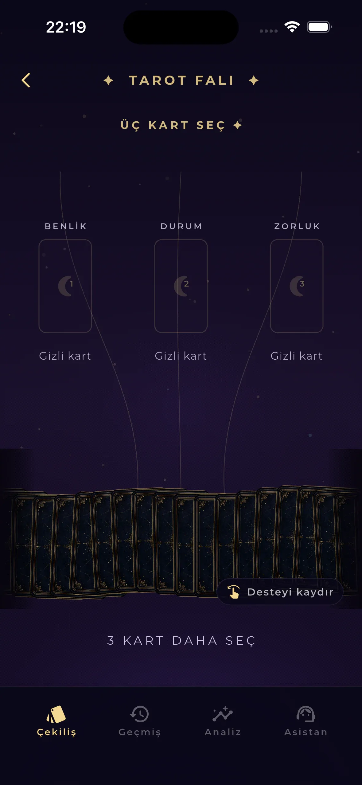 Luvris AI Tarot kartı seçim ekranı